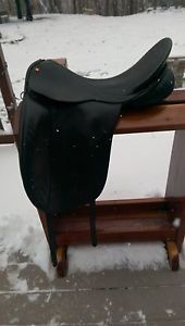 Used Windsor Elite Dressage Saddle - Medium (#3 Fit) - 17.5"