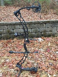 2015 Elite Energy 35 Right Hand 70 Lbs 29" Axcel Sight, QAD HDX, Bee Stinger