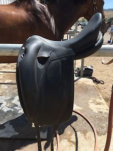 Devoucoux Dressage Saddle 18inches OPEN TO OFFERS Need To Sell By Christmas!