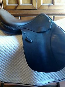 Pessoa Rodrigo Gen x xch close contact jumping saddle 16 1/2