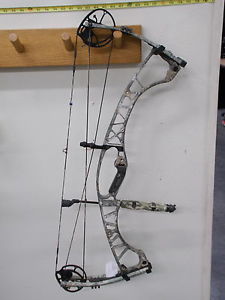 Hoyt Spyder 34 Aluminum #3 Cam RH Camo 70# 29"-31" Bare Bow