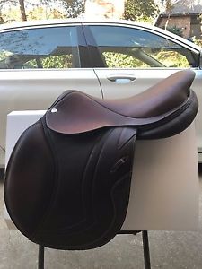 *** CWD 17.5"  3L Flap  ***  NEW *** 2016 *** English Saddle ***
