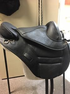Torsion Deluex GP Treeless Saddle 17" to 18" Black Nubuck Leather ECU