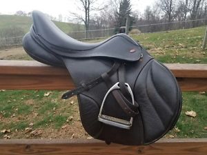 17.5 Kent and Masters S- series jump saddle