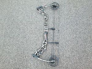 Mathews No Cam HTX Right Handed 28" 60-70 LB Bow