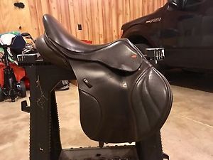 Kent and Masters S Jump 17 Inch Saddle