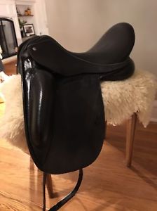 Custom Saddlery Icon Star Dressage Saddle
