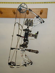 Hoyt Carbon Element G3 Snow Camo #3 Cam RH 70# 28"-30" Draw Package