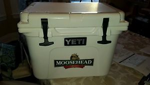 YETI TUNDRA COOLER ROADIE 20*WHITE*BRAND NEW MOOSEHEAD EDITION!!