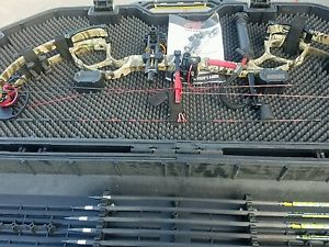 PSE DREAM SEASON DNA COMPOUND BOW PLUS 90 PLUS CARBON ARROWS AND HARD CASE