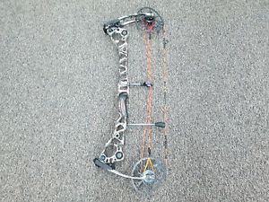 Mathews Halon 7 Right Handed 28" 50-60 LB Bow Lost Camo XD