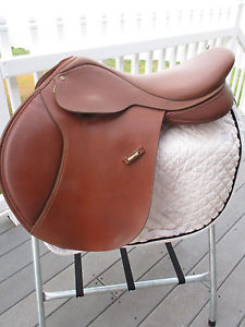 17.5'' brown Wintec 500 w medium adjustable  gullet saddle with CAIR panels