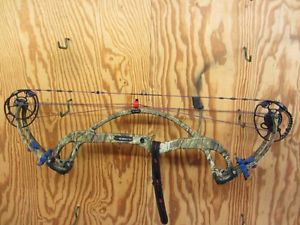 PSE Carbon Air 70lb. 29" w/custom sting & PSE Case Great condition