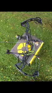 2016 Hoyt Carbon Defiant 31 Blackout