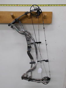 Hoyt Carbon Element G3 #3 Cam RH Camo 70# 28-30" Draw-Bare Bow