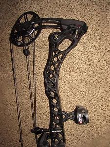 MATHEWS MONSTER WAKE BOW 29" 60-70LB left hand black LOADED