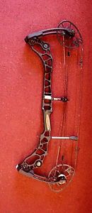 Mathews Halon 6 Black 70 pound draw weight 28.5 inch draw length