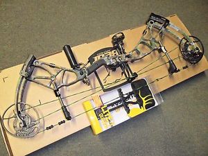 New  Bear Archery Moment Compound Bow Camo  GREAT SET UP