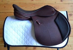Black Country Solare jump saddle