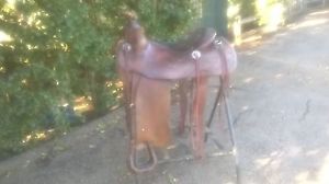 Original Fallis Balanced Ride Saddle 15"