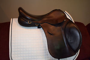 Ideal Saddlery 18" Seat MW Tree English Close Contact Jumping Saddle Medium Wide