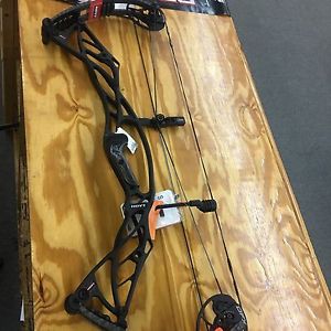 Hoyt Defient BLK RH 26-28" 60-70# Brand New In Box