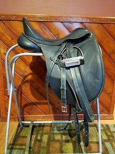Bates Isabell Black 17" dressage Equestrian Saddle
