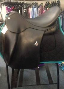 Bates Innova CAIR Dressage saddle 18" Seat Adjustable Gullet (Med Narrow in now)