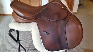 16.5" Collegiate Close Contact  saddle - Wide tree