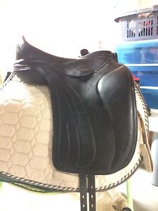 Heather Moffett Vogue Treeless Dressage Saddle