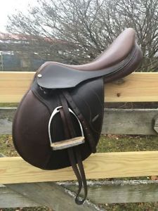 Ovation 17.5 inch Saddle