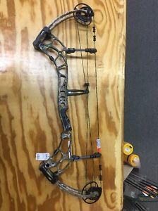 Bear Escape SD Brand New in Box 23.5-27.5" 40-55# RH Camo