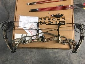 Hoyt Carbon Defiant Compound Bow RH Realtree Xtra