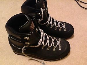 Scarpa Manta Boots Size 9 Boxed Worn Once
