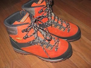 Lowa hiking mountain mountaineering gortex boots Womens Size 6.5 NEW