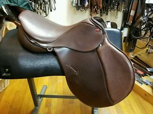 Courbette 17" Jumping Saddle