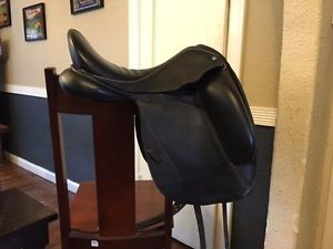 Custom Saddlery Icon Flight dressage saddle 17.5"
