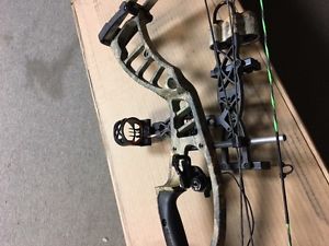 HOYT 2016 POWERMAX PKG 3-pin Realtree Camo Compound Bow Display Model