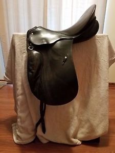 Passier Nicole's Grand Gilbert 17.5" - Wide Tree Dressage Saddle: Good Shape