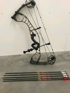 HOYT FAKTOR 30 MINT CONDITION RIGHT HANDED BOW WITH EQIPMENT AND ARROWS.