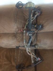 Hoyt Carbon Element Right Hand Bow