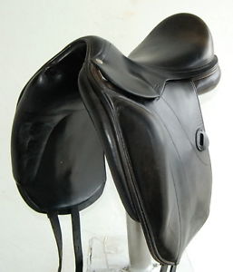 17" AMERIGO VEGA DRESSAGE SADDLE (S99102871) VERY GOOD CONDITION!!! - XVD