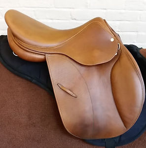 Luc Childeric Buffalo Leather Close Contact/Jumping Saddle 16.5" Model M
