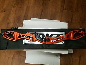 Hoyt Prodigy RX 27 inch recurve riser and 42# Hoyt Quattro Carbon limbs