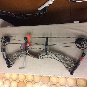 New 2016 Defiant 30 Compound Bow  RH Camo 26-28" Draw  50 to 60 LB Ridge Reaper
