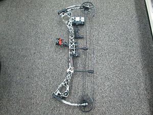 Mathews No Cam HTR Right Handed 28" 60-70 LB Lost Camo Bow