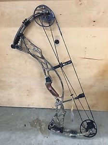 Hoyt Defiant Compound Bow RH 70#