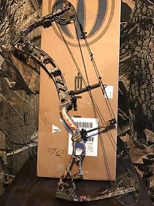 NEW 2016 Elite Energy 32 Compound Bow with Rest, Peep, Kisser, D-Loop