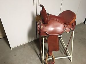 15 1/2" Crates Trail Saddle In Excellent Condition