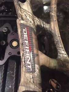 compound bow -Hoyt Carbon Defiant   (Like new)